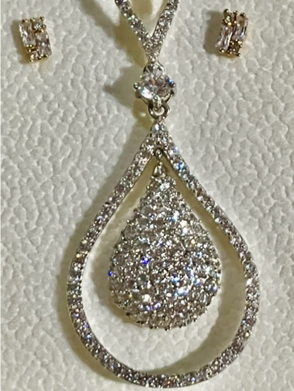 Cartier 9.25 Ctw Stunning Diamond Necklace & Earrings Set